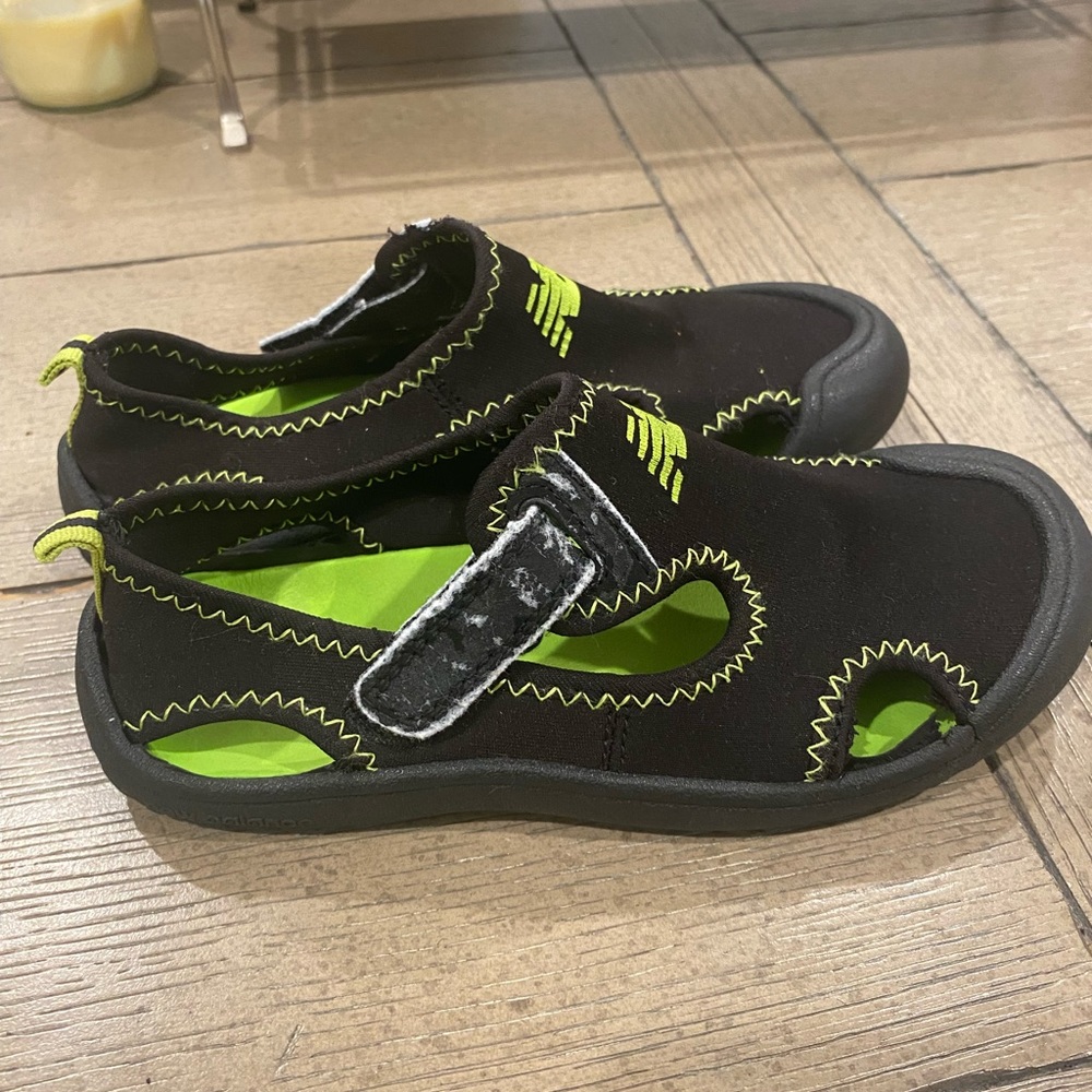 New balance sandals